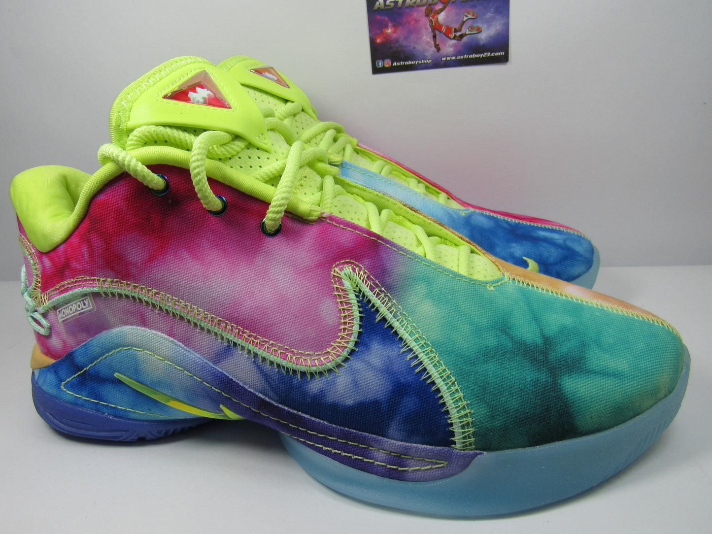 LEBRON 22 MONOPOLY TIE DYE EN CAJA
