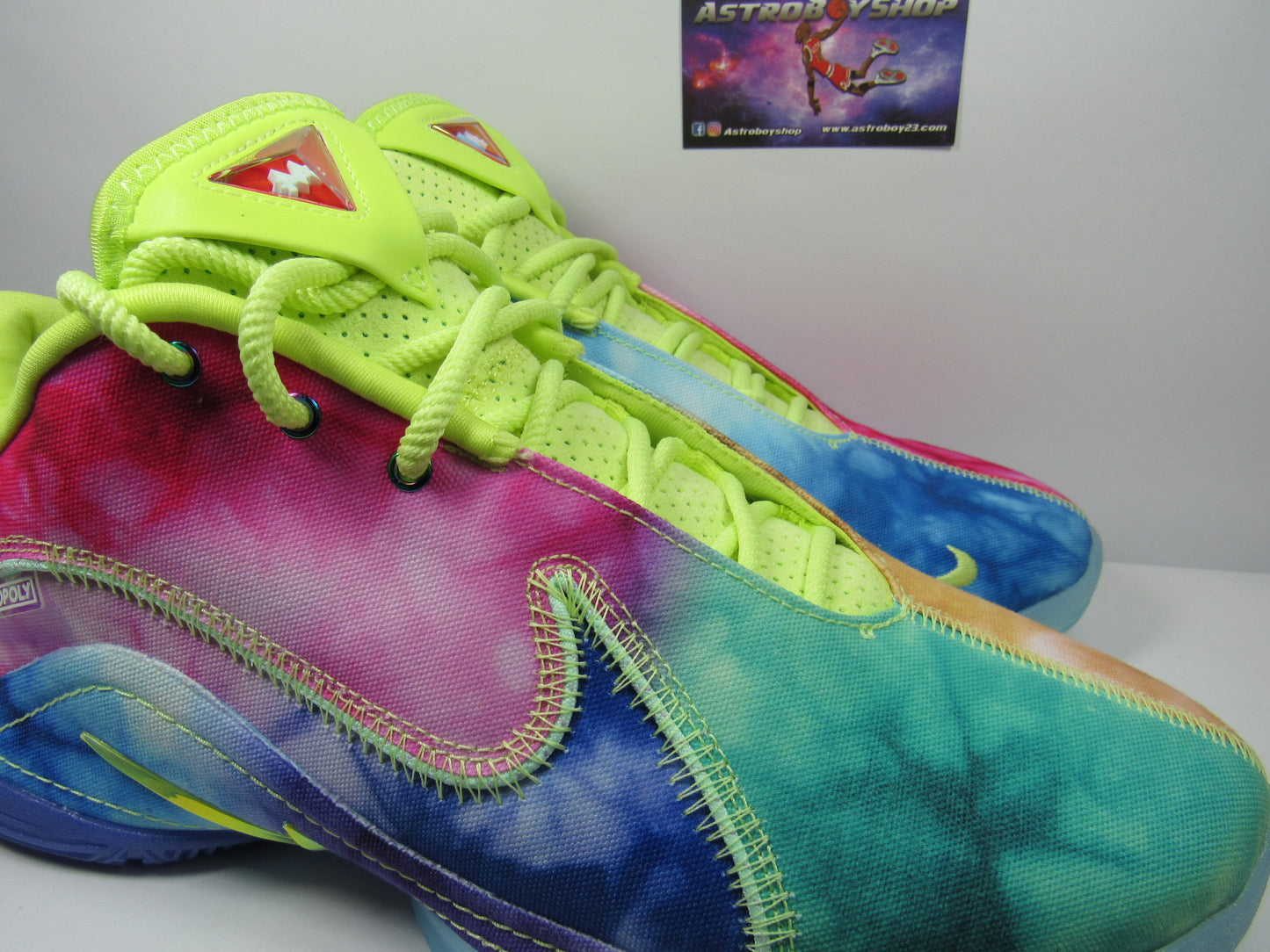 LEBRON 22 MONOPOLY TIE DYE EN CAJA
