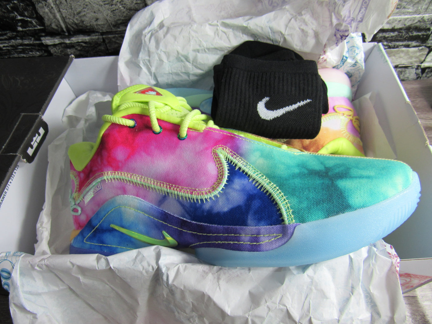 LEBRON 22 MONOPOLY TIE DYE EN CAJA