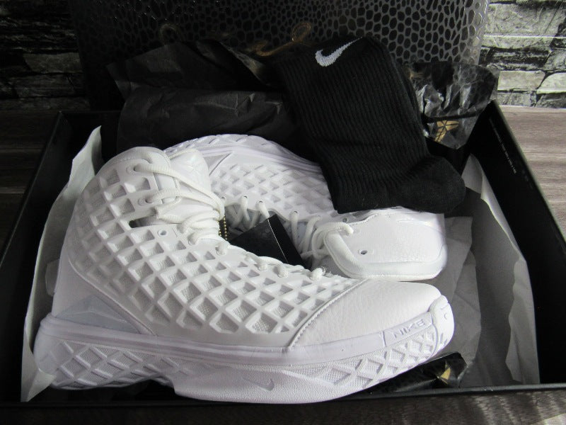 KOBE 3 PROTRO HALO EN CAJA