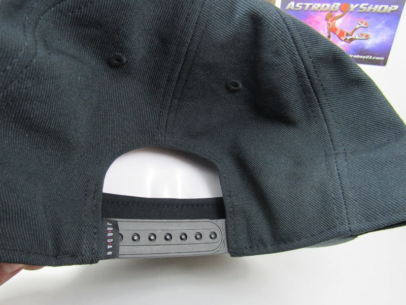 GORRA JORDAN PLANA BLACK & WHITE CIRCULAR (M/L) MOD:FV5296-010