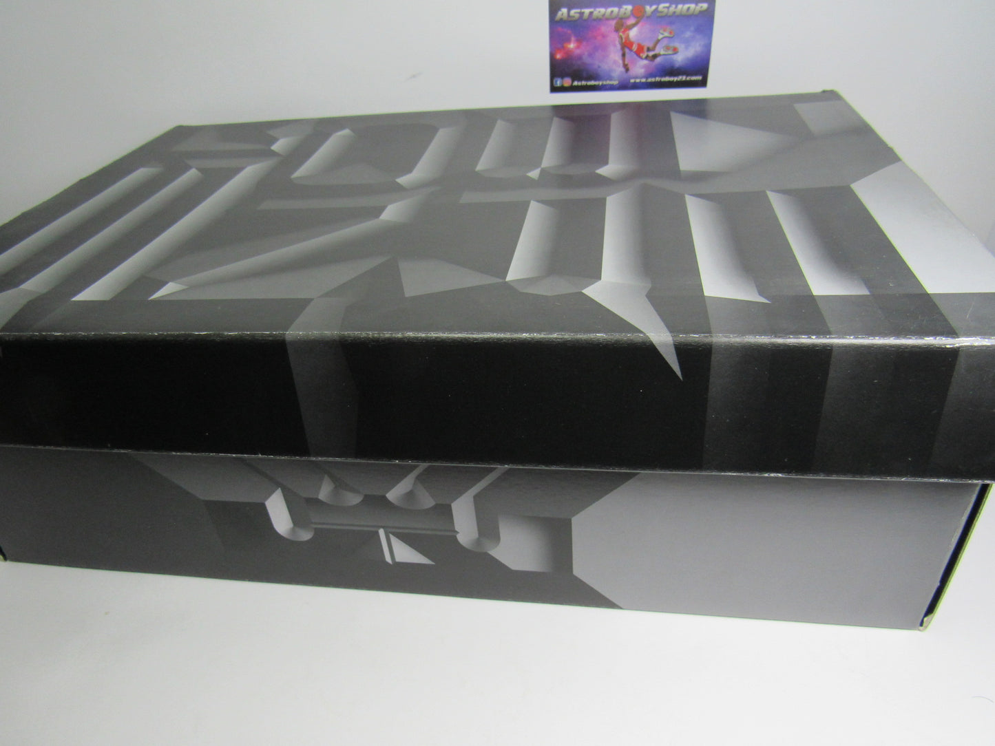 LEBRON 13 AKRONITE EDICION LIMITADA EN CAJA DE REPUESTO