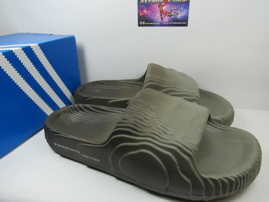 SANDALIAS ADILETTE 22 SILVER PEBBLE EN CAJA