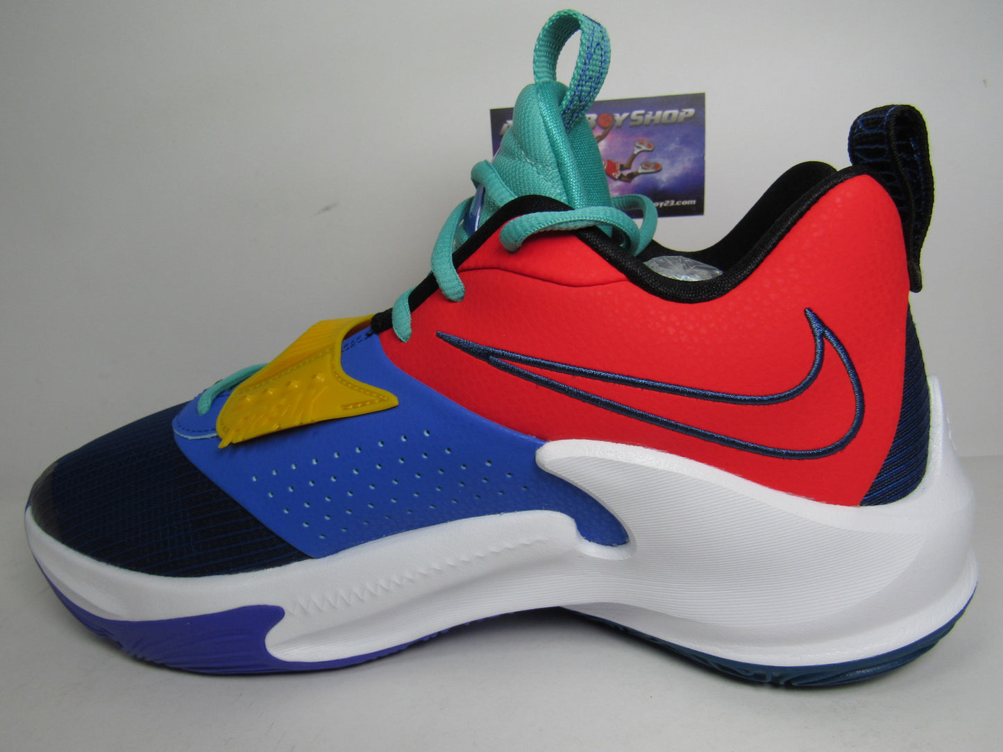 GIANNIS FREAK 3 "BROS" EN CAJA