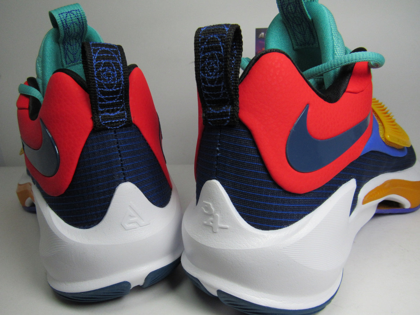 GIANNIS FREAK 3 "BROS" EN CAJA