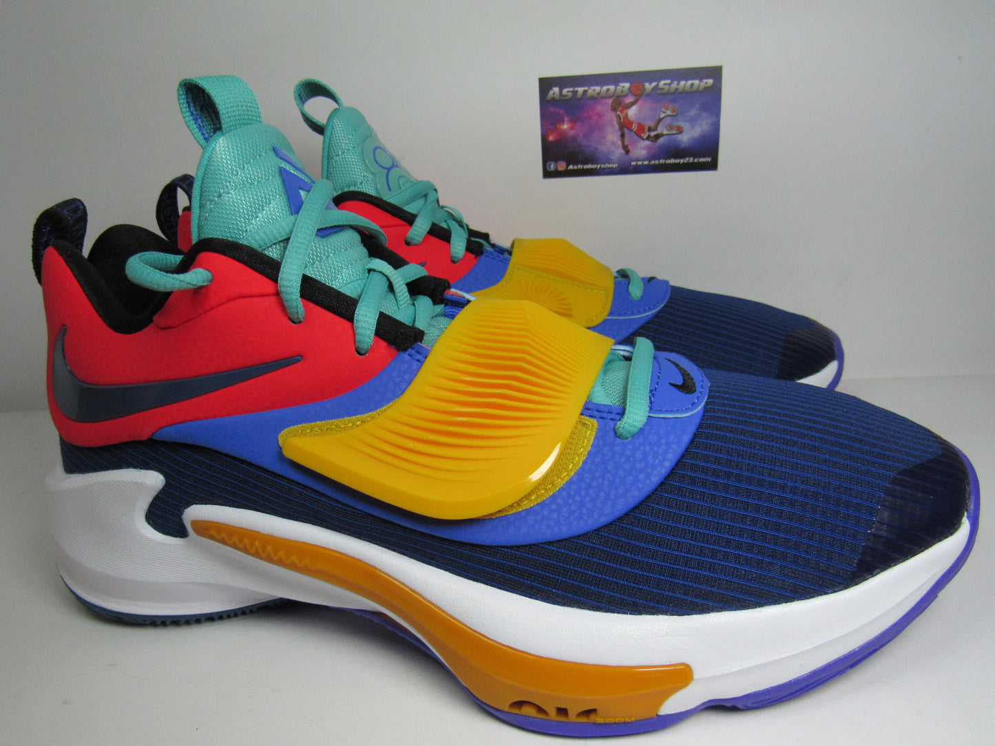 GIANNIS FREAK 3 "BROS" EN CAJA