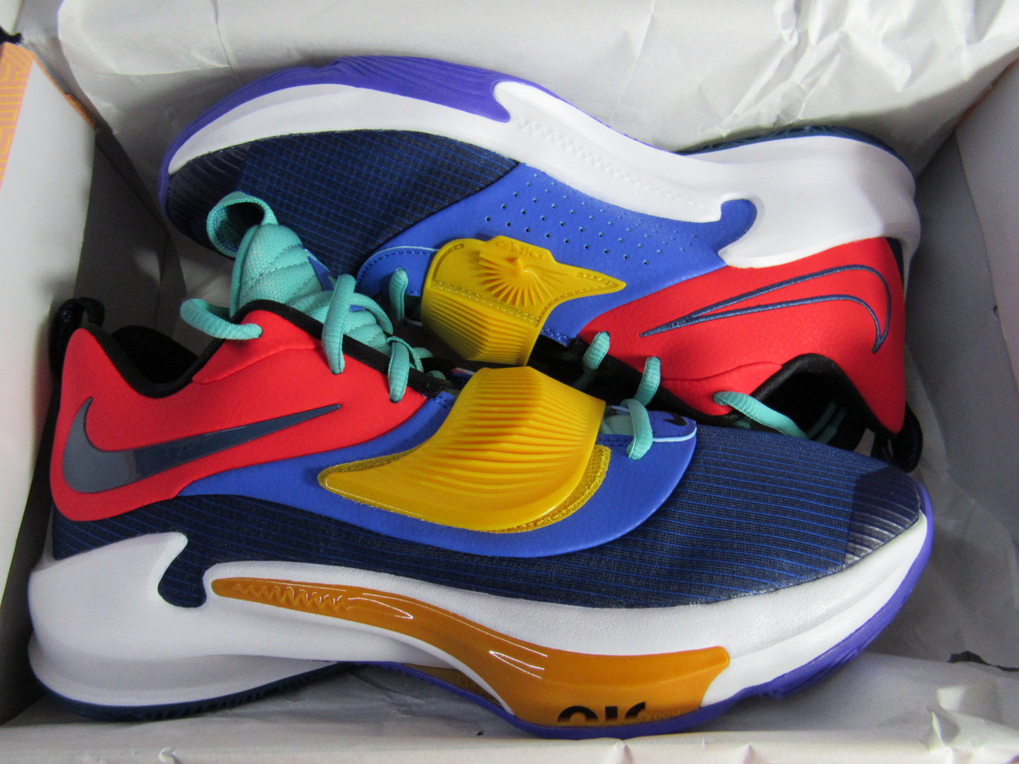 GIANNIS FREAK 3 "BROS" EN CAJA