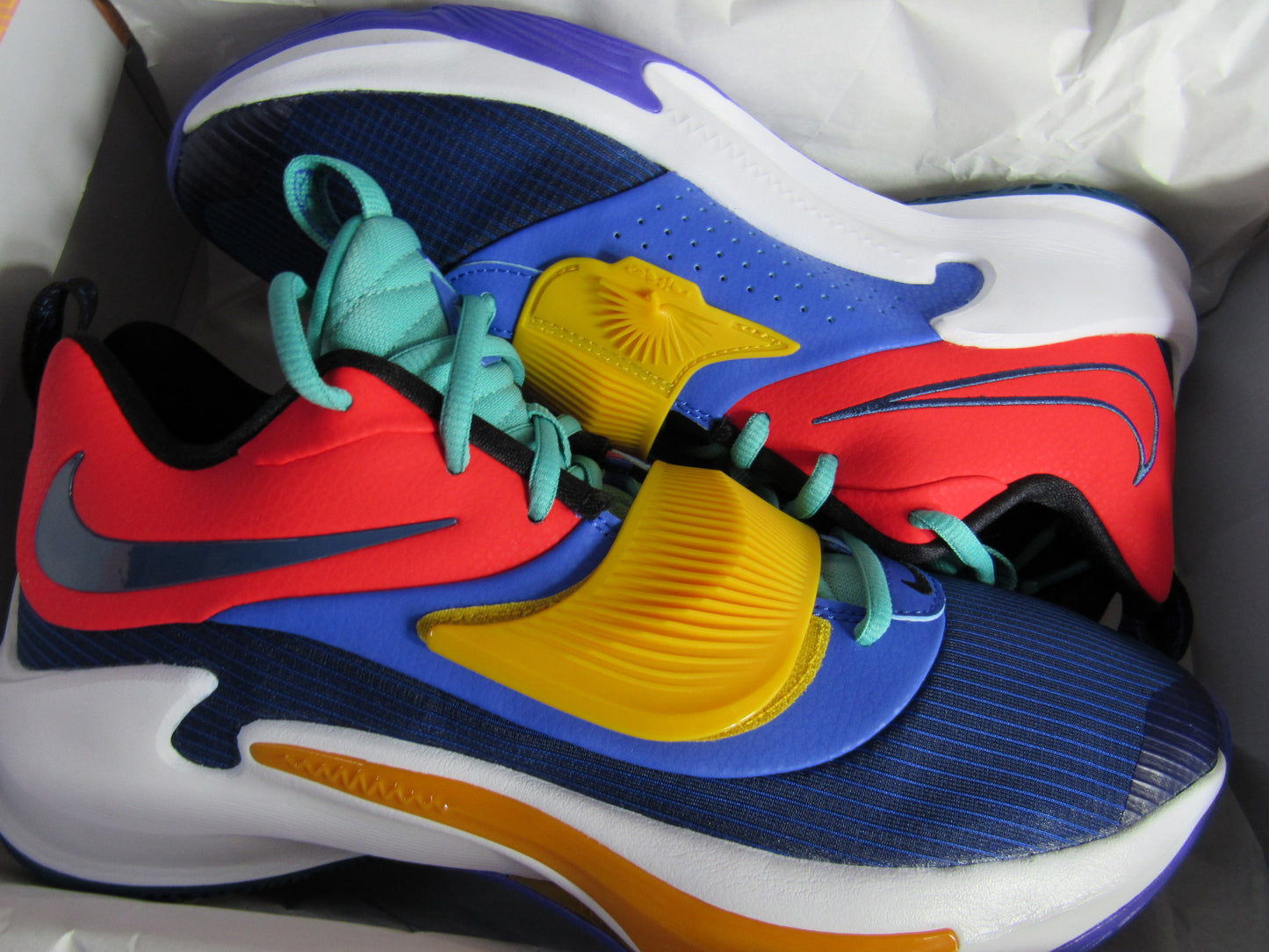 GIANNIS FREAK 3 "BROS" EN CAJA