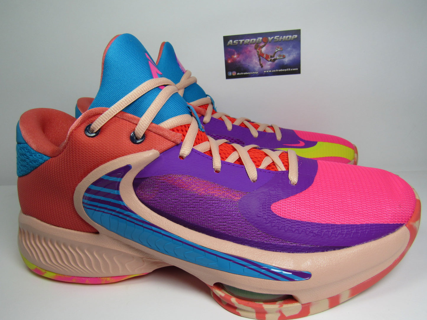 GIANNIS FREAK 4 VIVID PURPLE EN CAJA