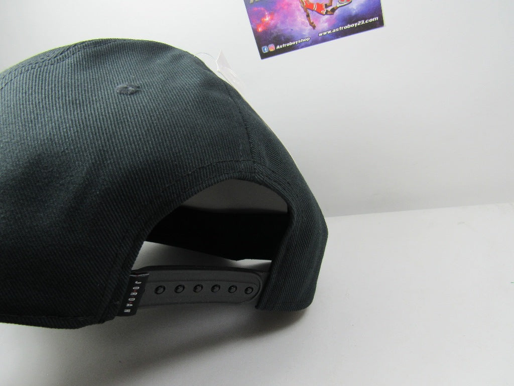 GORRA JORDAN PLANA JUMPMAN BRED 2021 BORDADO GRUESO UNITALLA