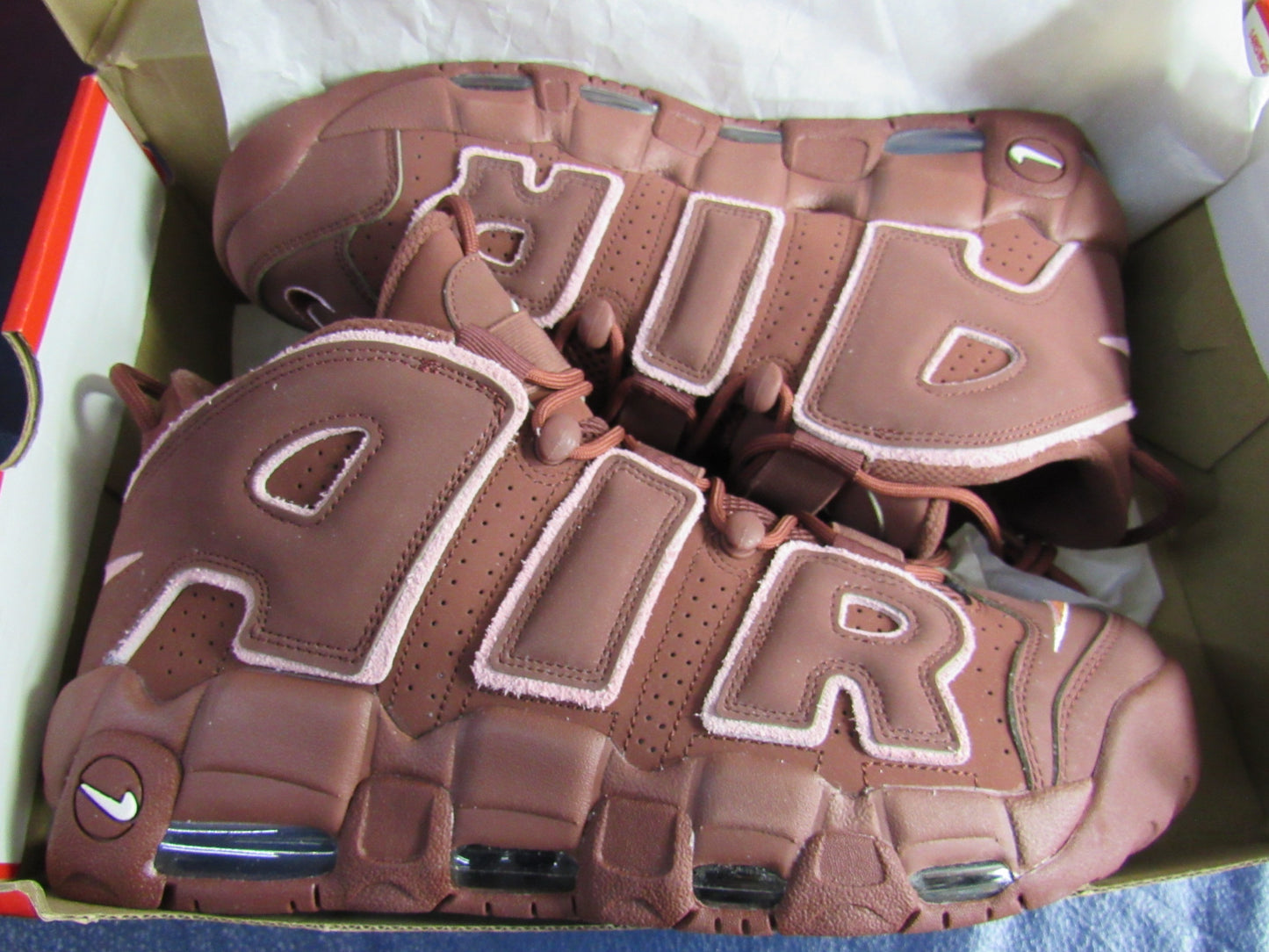 PIPPEN AIR MORE UPTEMPO "SAN VALENTIN" EN CAJA
