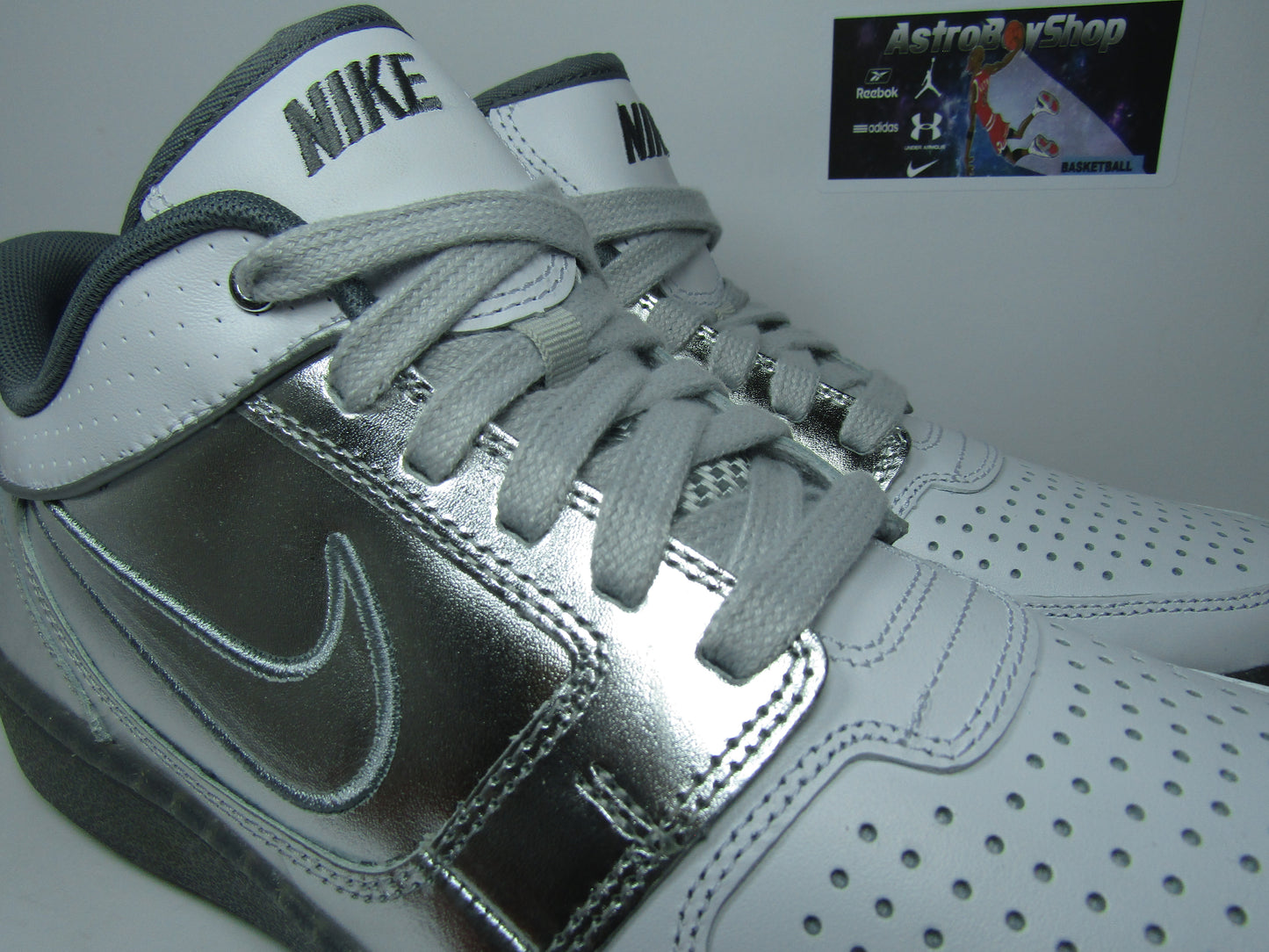 NIKE TRAINER CLEAN SWEEP EN CAJA