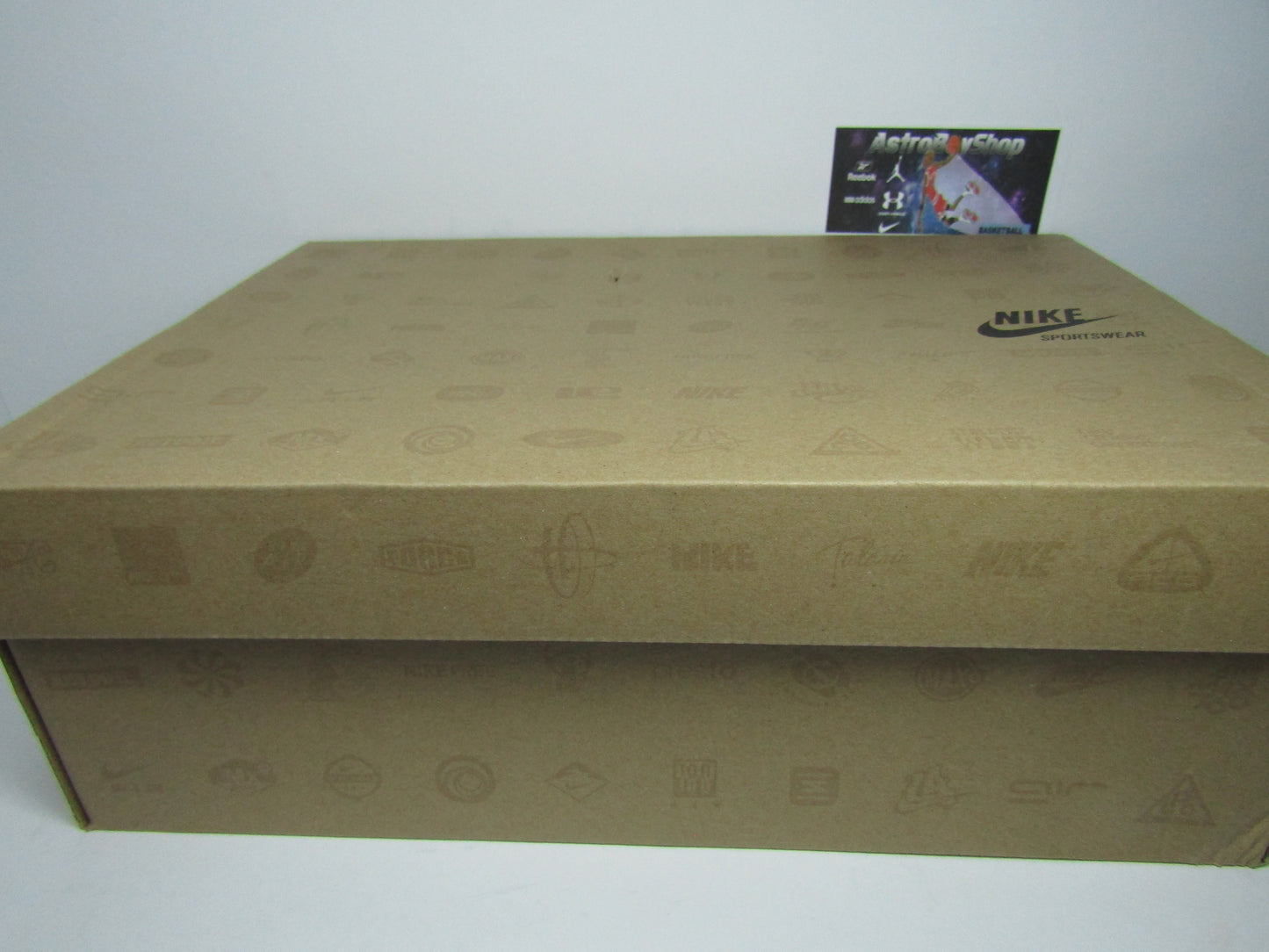 NIKE TRAINER CLEAN SWEEP EN CAJA
