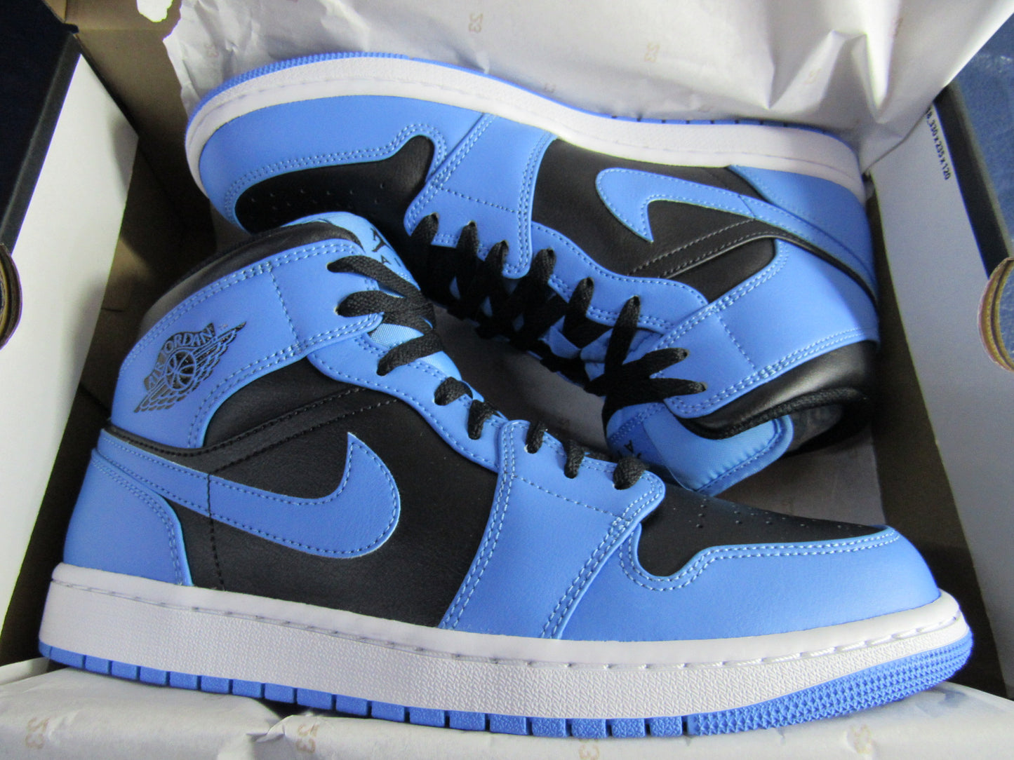 JORDAN 1 MID UNC UNIVERSITY BLUE 2023 EN CAJA