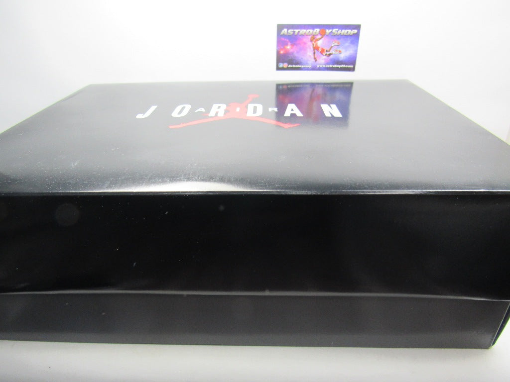 JORDAN 8 BUGS BUNNY 2025 EN CAJA