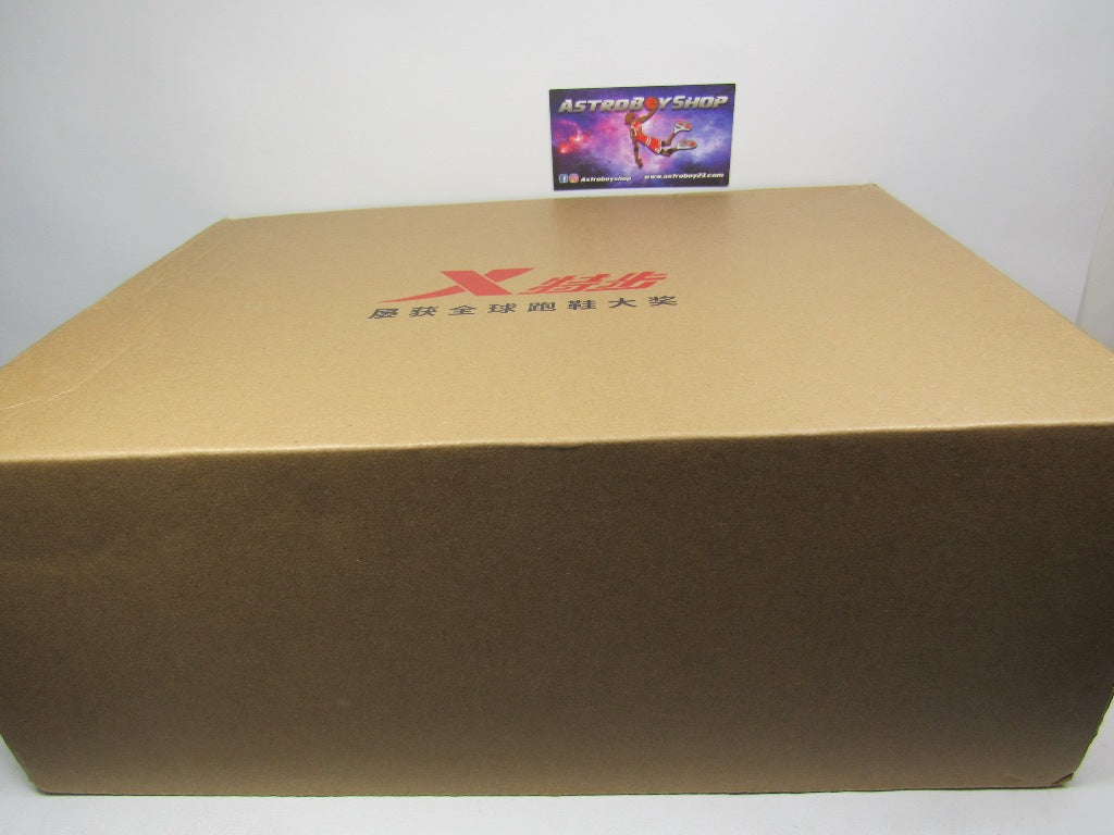 XTEP BASKETBALL WHITE ORANGE (27.5 MEX)
