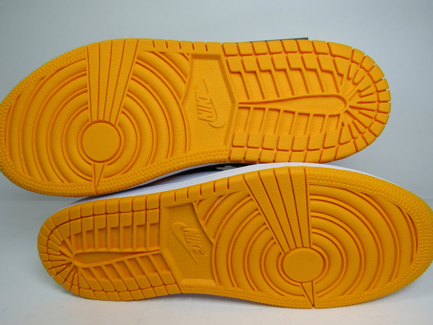 JORDAN 1 MID (PS) KIDS EN CAJA (22 CM)