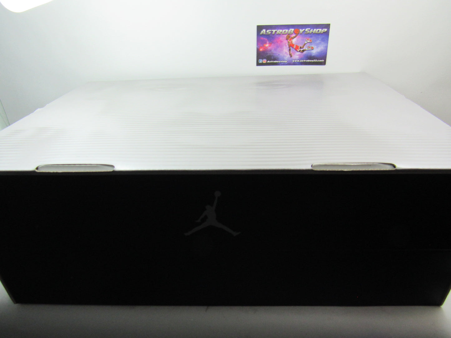 JORDAN 4 LAKERS EN CAJA