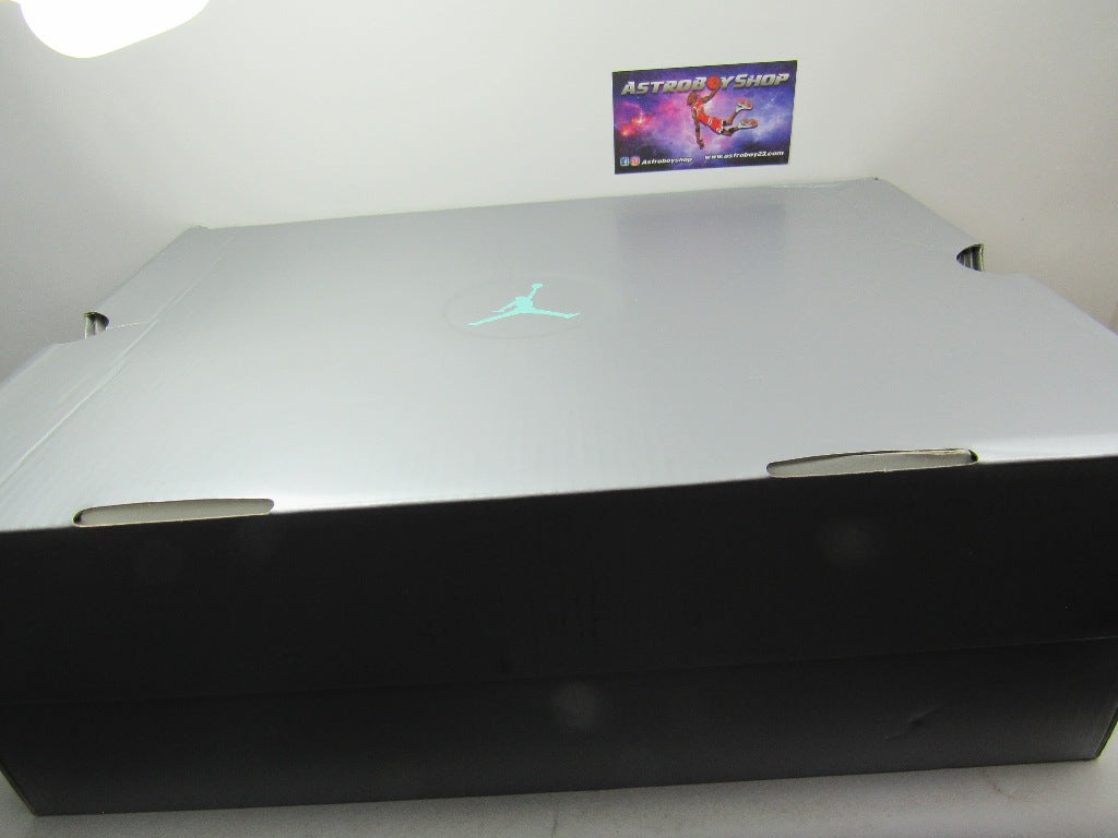 JORDAN 13 ISLAND GREEN EN CAJA
