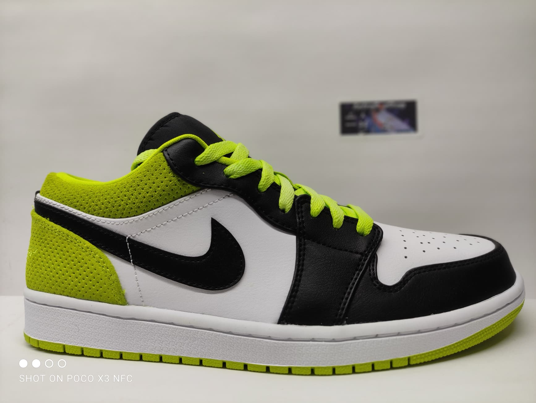 JORDAN LOW CYBER GREEN EDITION - Main Image