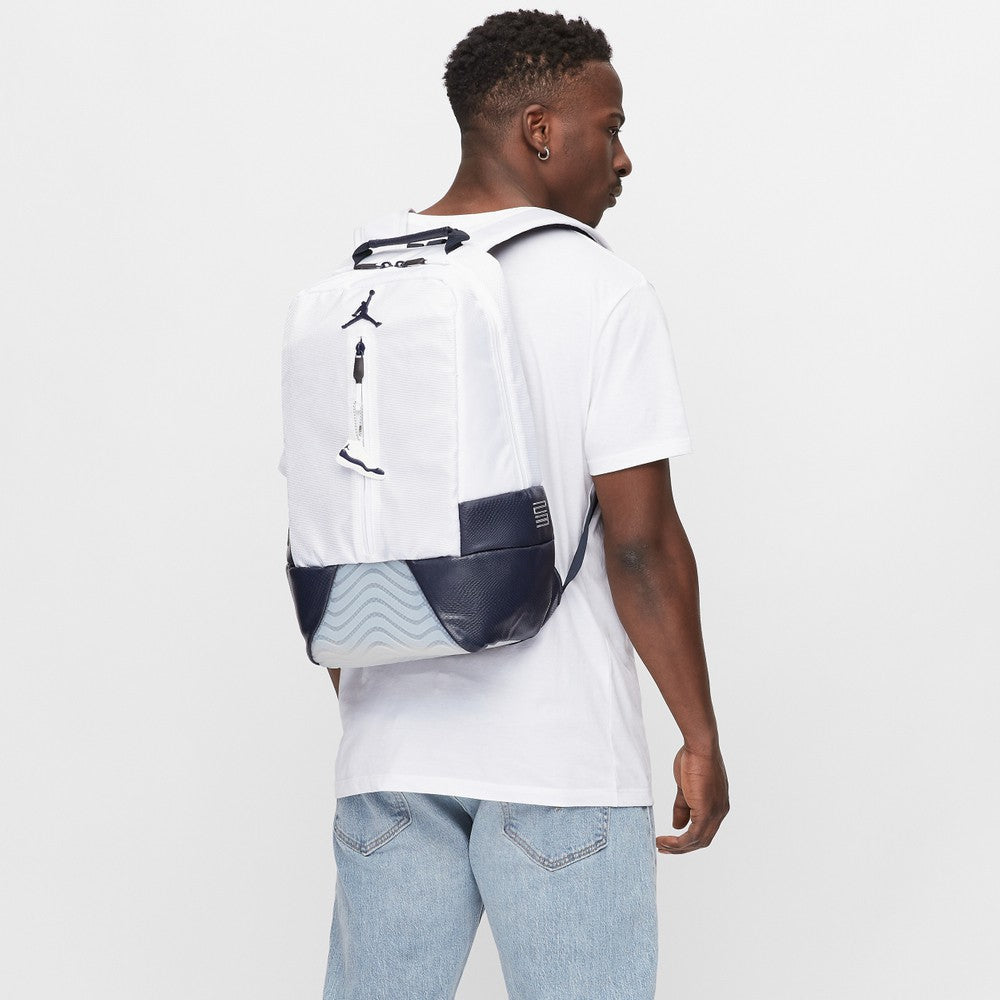 MOCHILA JORDAN XI OBSIDIAN CON LLAVERO