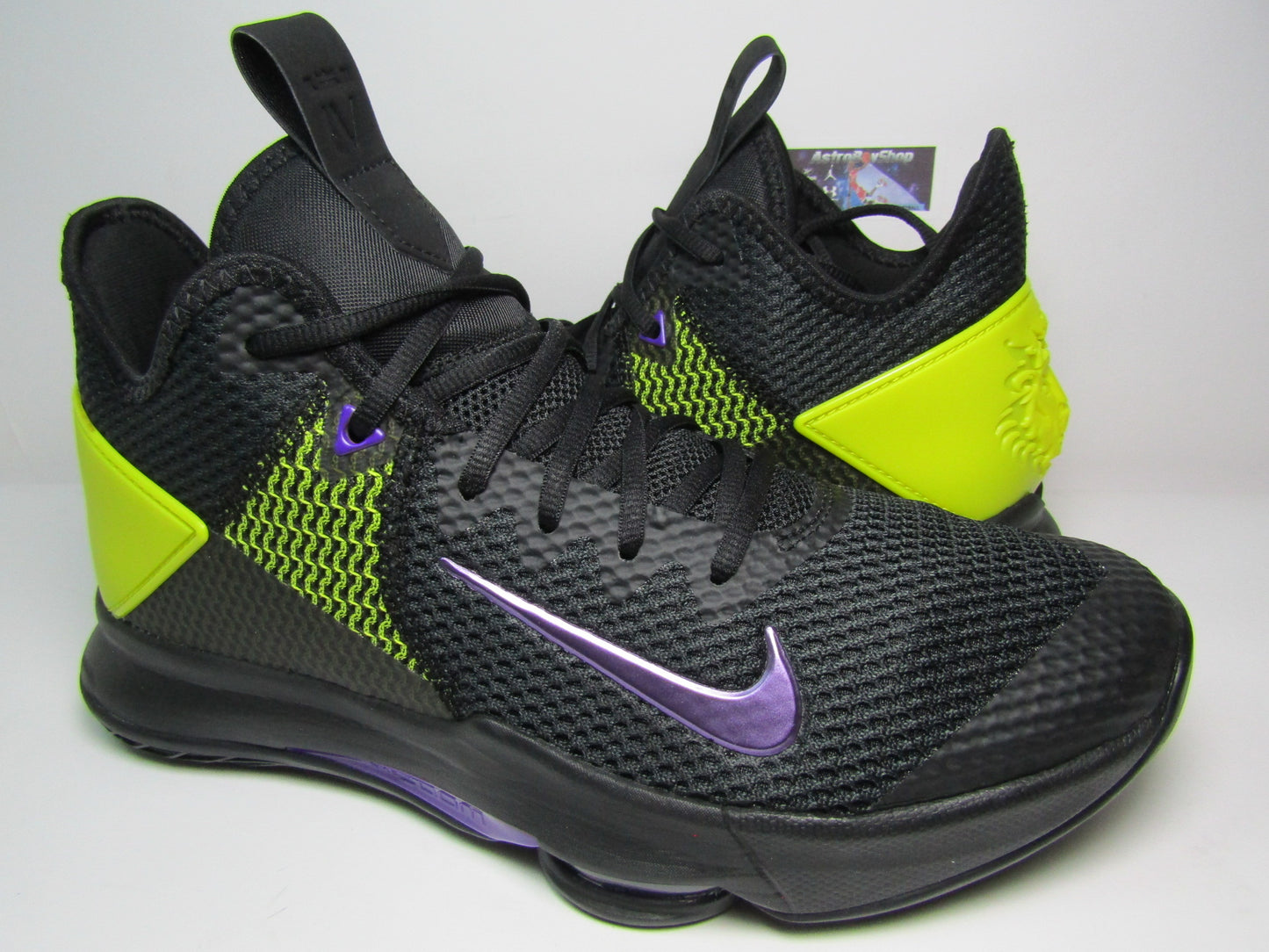 LEBRON WITNESS 4 "LAKERS BLACK" EN CAJA