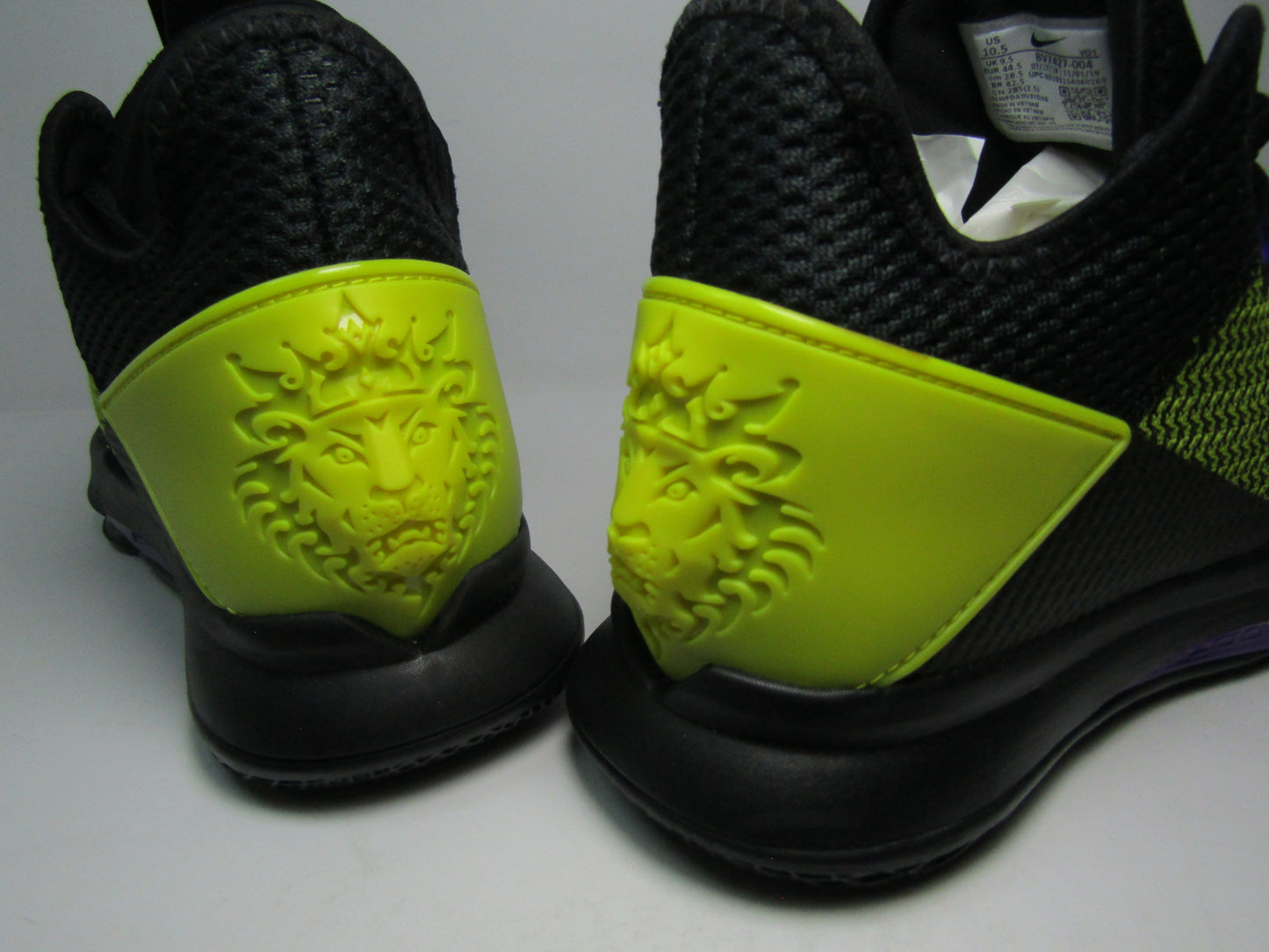 LEBRON WITNESS 4 "LAKERS BLACK" EN CAJA