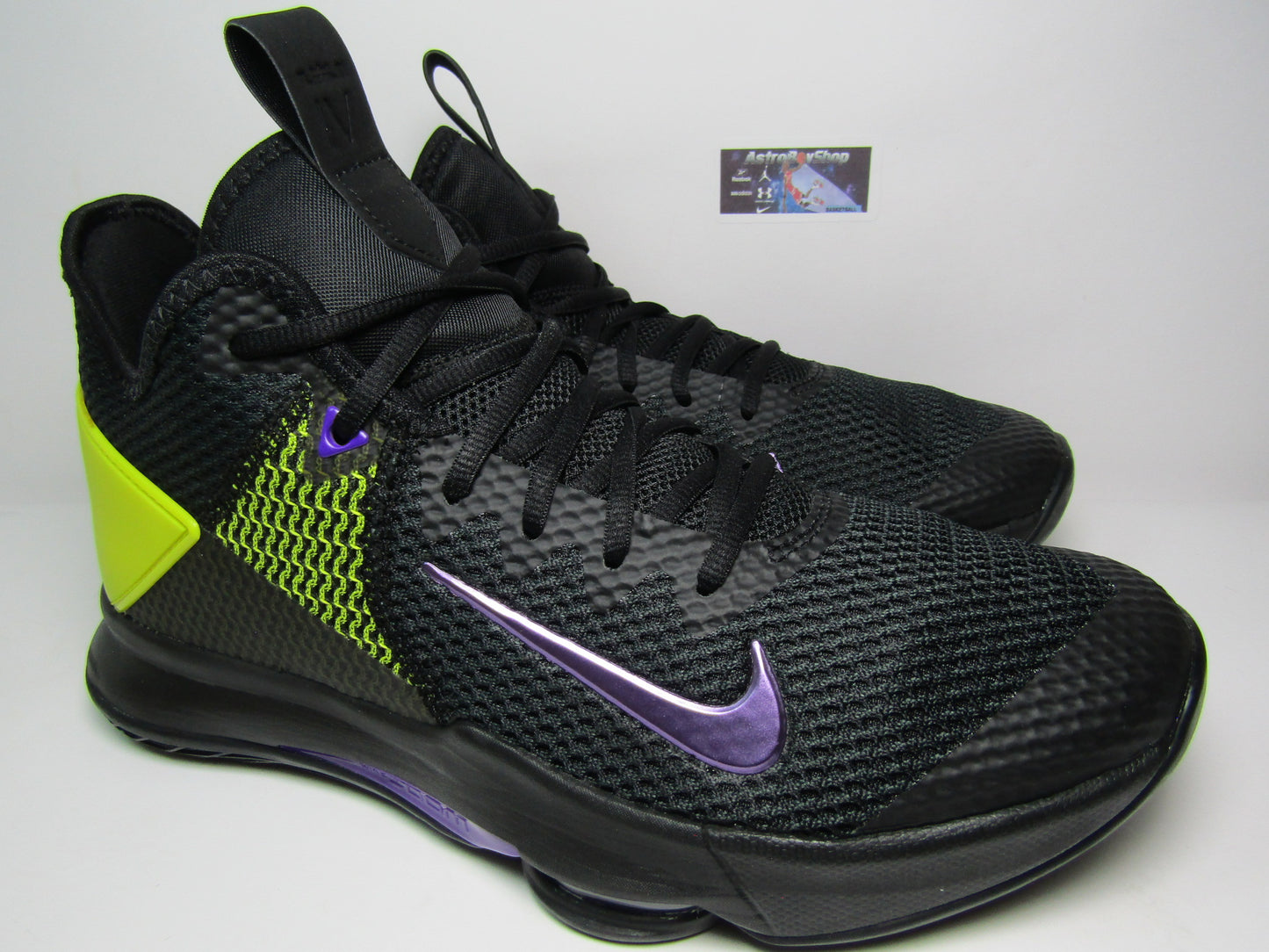 LEBRON WITNESS 4 "LAKERS BLACK" EN CAJA