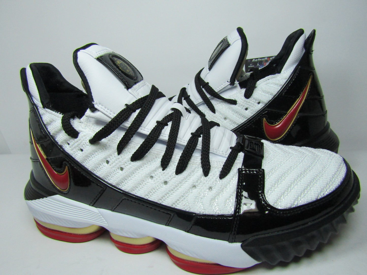 LEBRON XVI REMIX EDITION EN CAJA