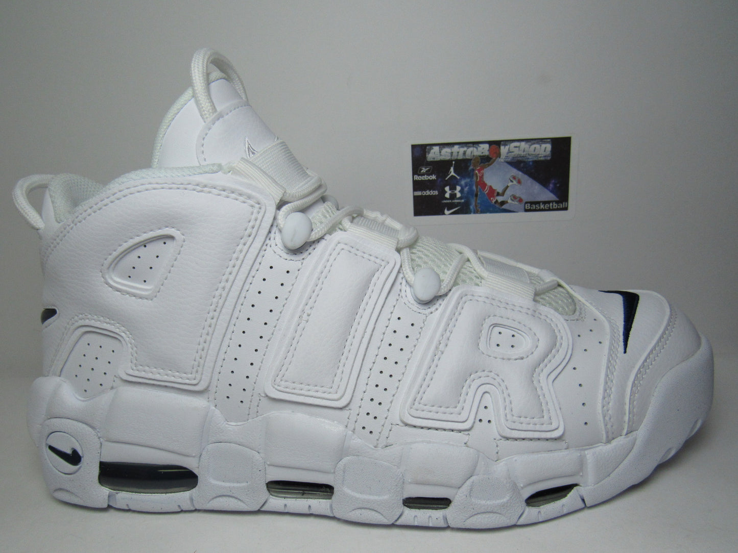 PIPPEN AIR MORE UPTEMPO WHITE NAVY EN CAJA