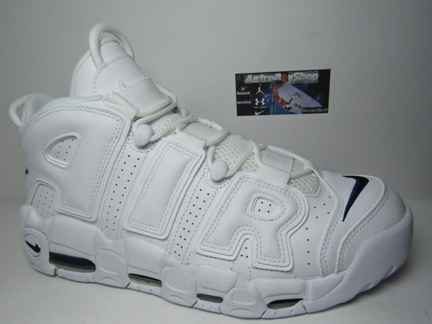 PIPPEN AIR MORE UPTEMPO WHITE NAVY EN CAJA