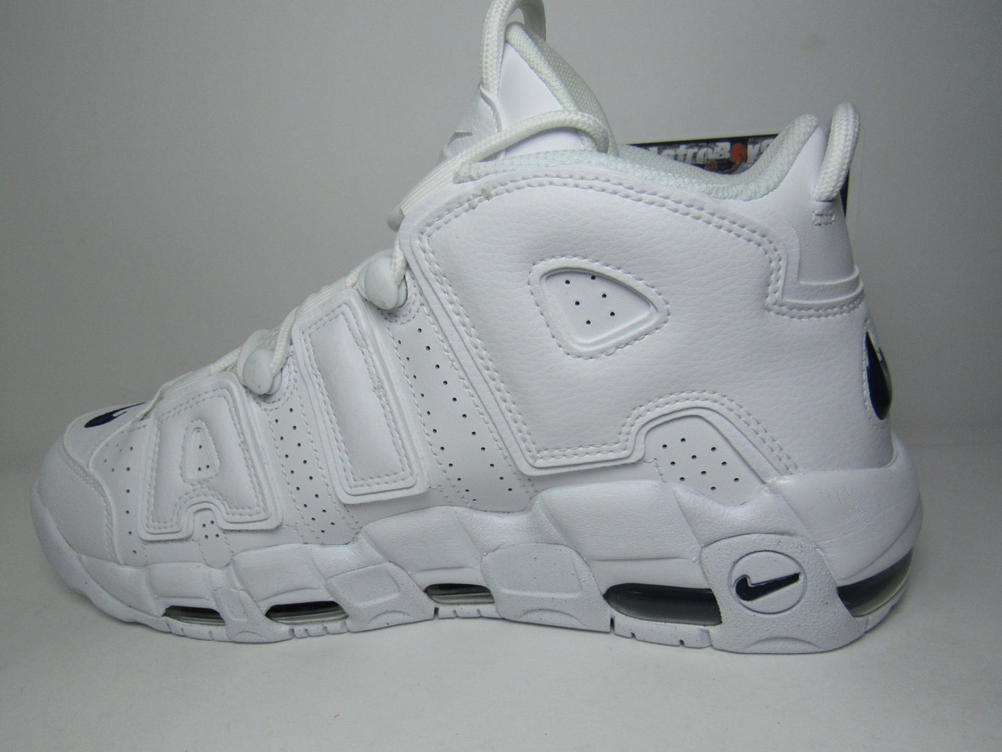 PIPPEN AIR MORE UPTEMPO WHITE NAVY EN CAJA