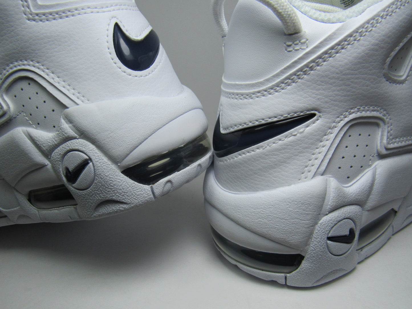 PIPPEN AIR MORE UPTEMPO WHITE NAVY EN CAJA