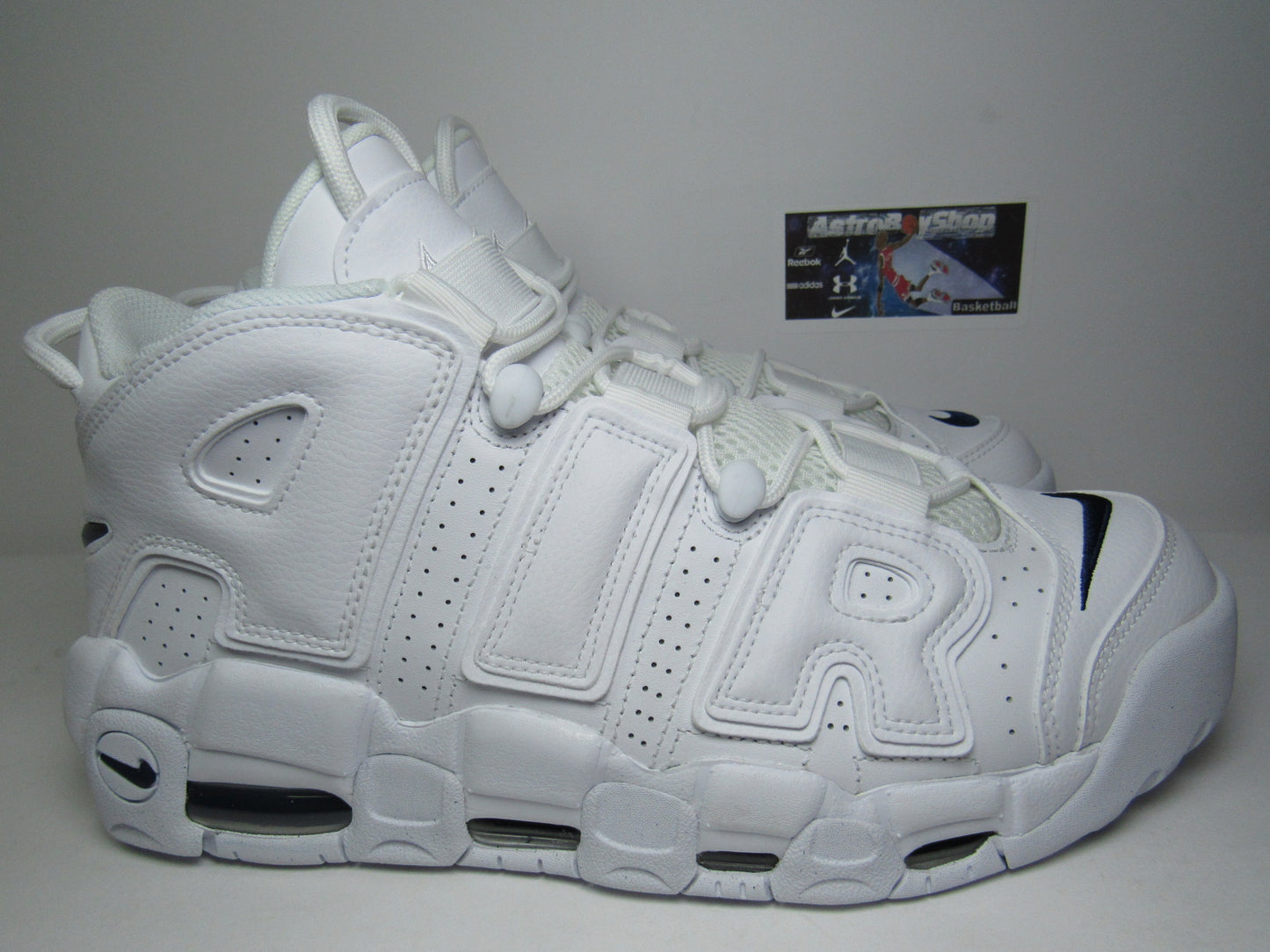 PIPPEN AIR MORE UPTEMPO WHITE NAVY EN CAJA