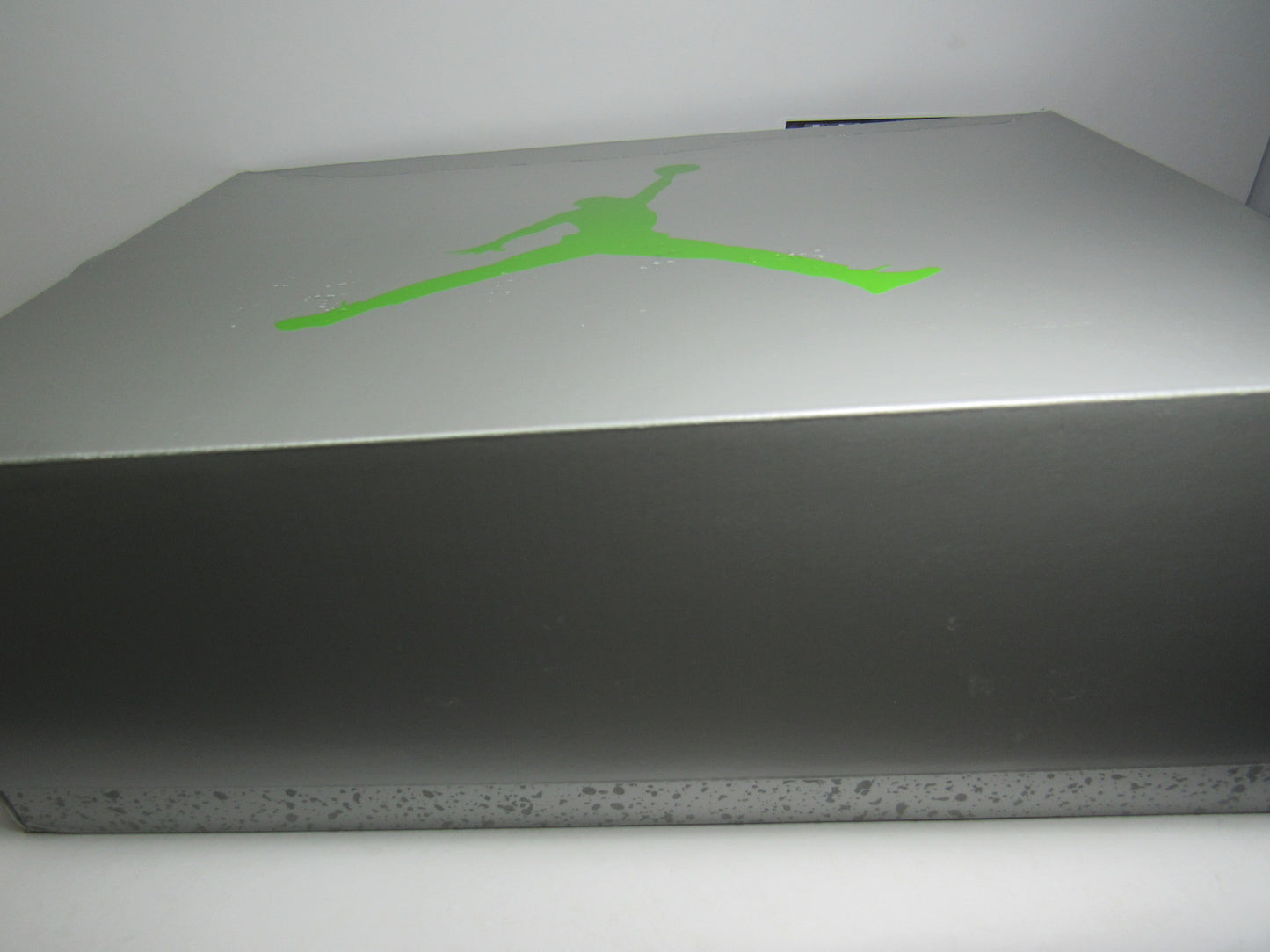 JORDAN V GREEN BEAN REFLECTIVE EN CAJA