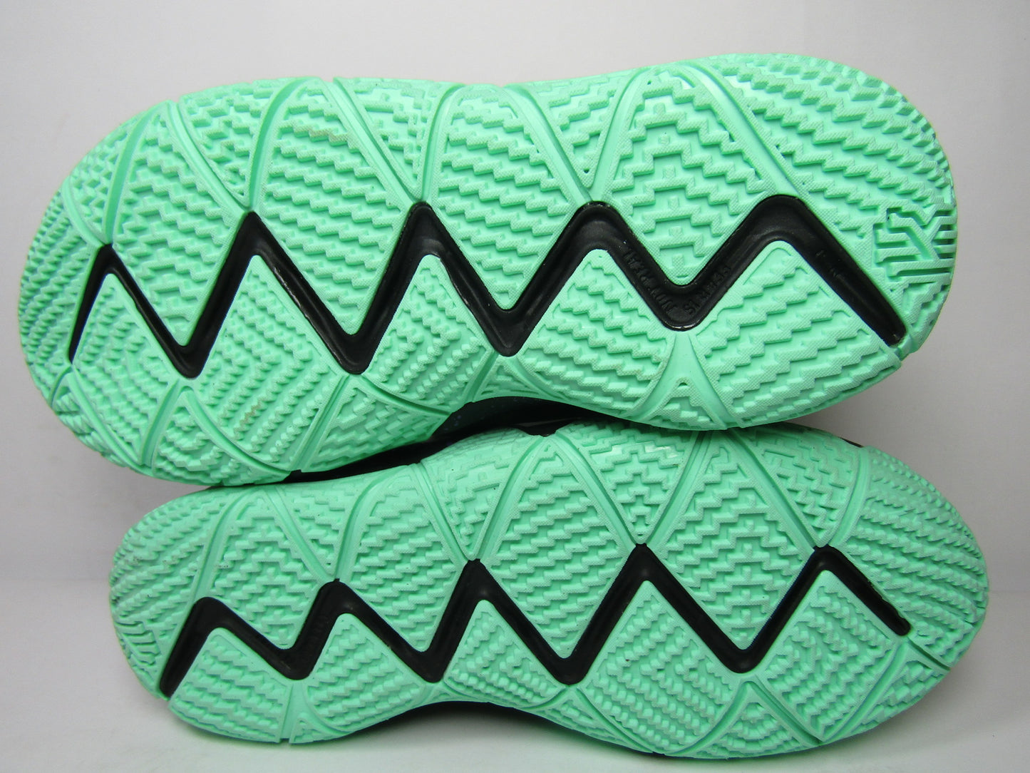 KYRIE IRVING 4 "MAMBA MENTALITY" KIDS 25 MEX