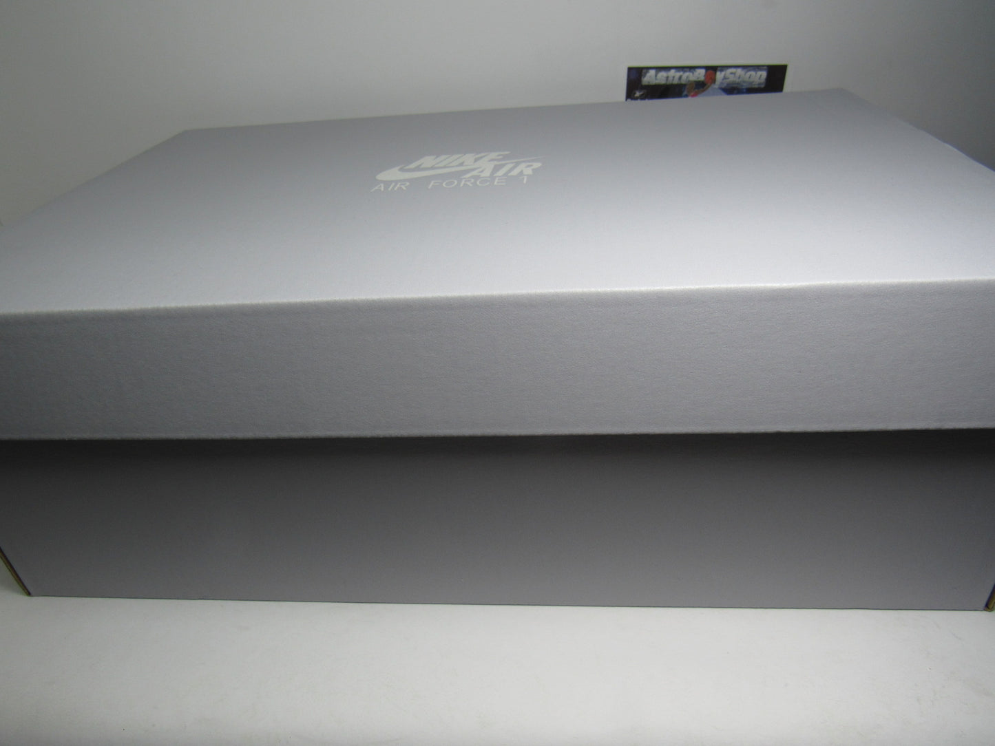 NIKE AIR FORCE ONE MID WHITE EN CAJA