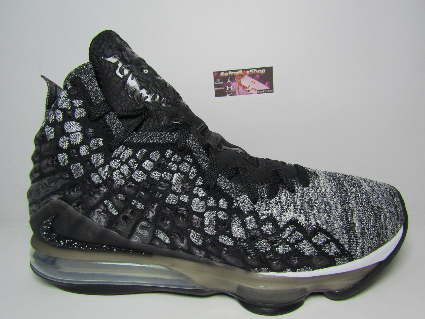 LEBRON XVII "IN THE ARENA" EN CAJA