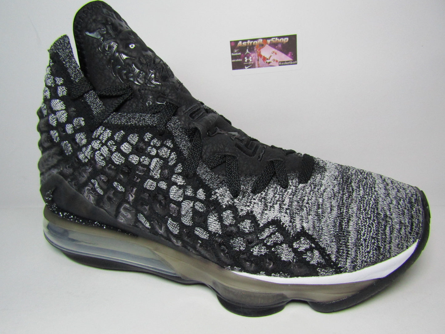 LEBRON XVII "IN THE ARENA" EN CAJA