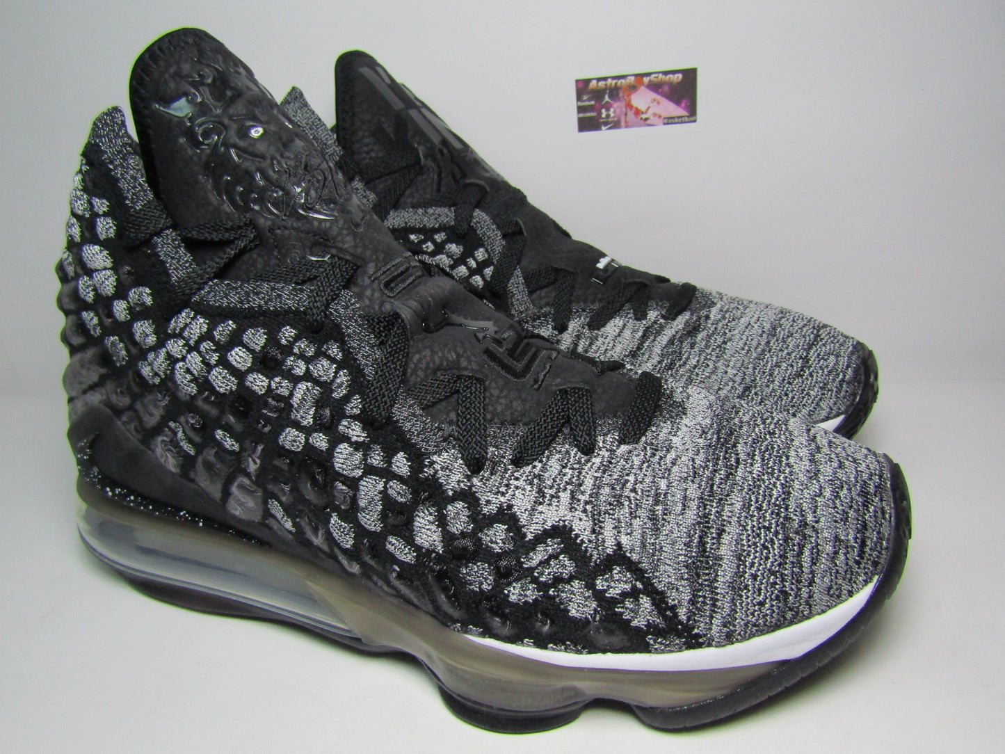 LEBRON XVII "IN THE ARENA" EN CAJA