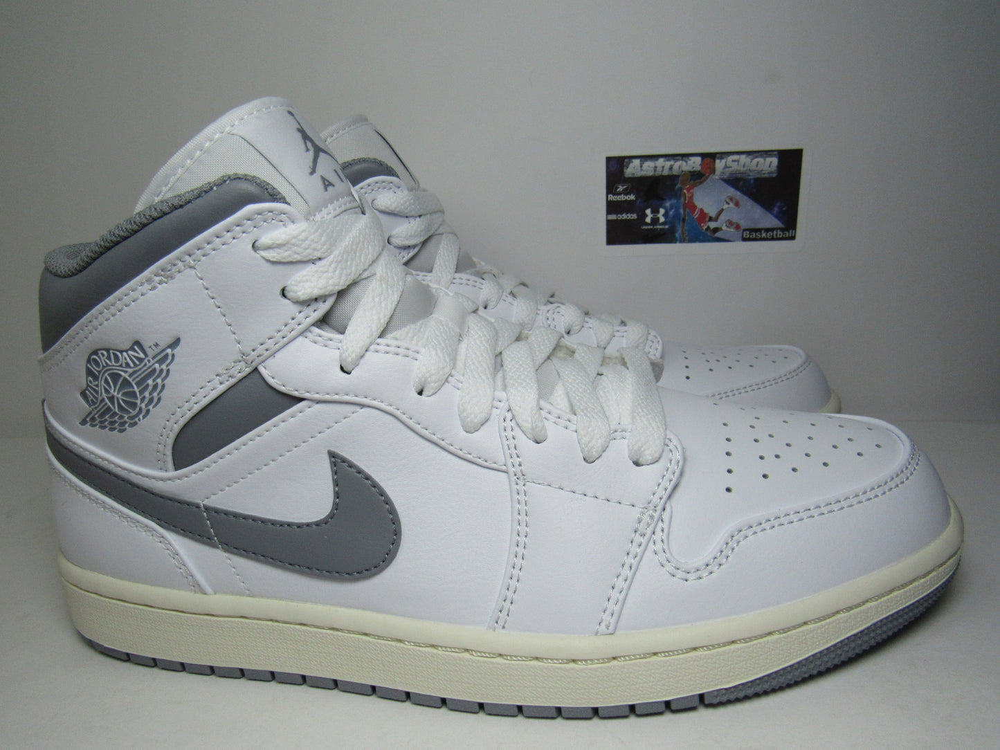 JORDAN 1 MID "NEUTRAL GREY" EN CAJA