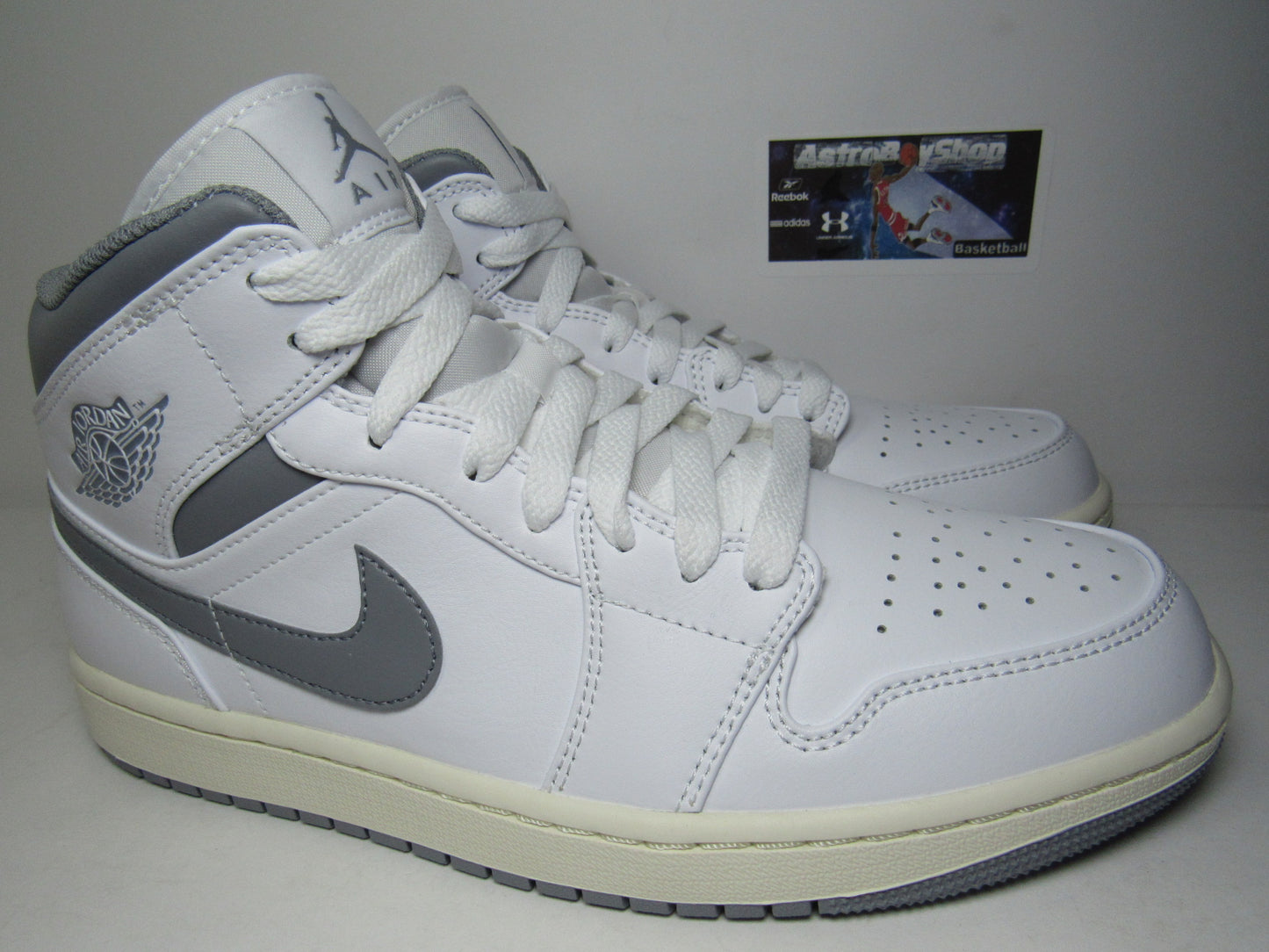 JORDAN 1 MID "NEUTRAL GREY" EN CAJA