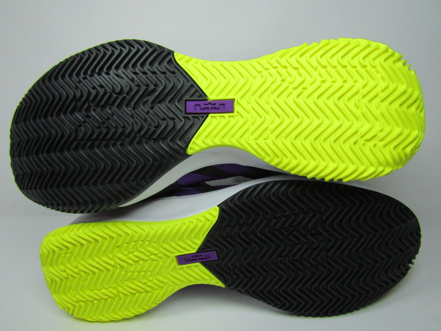 LEBRON SOLDIER 13 LAKERS PURPLE EDITION EN CAJA