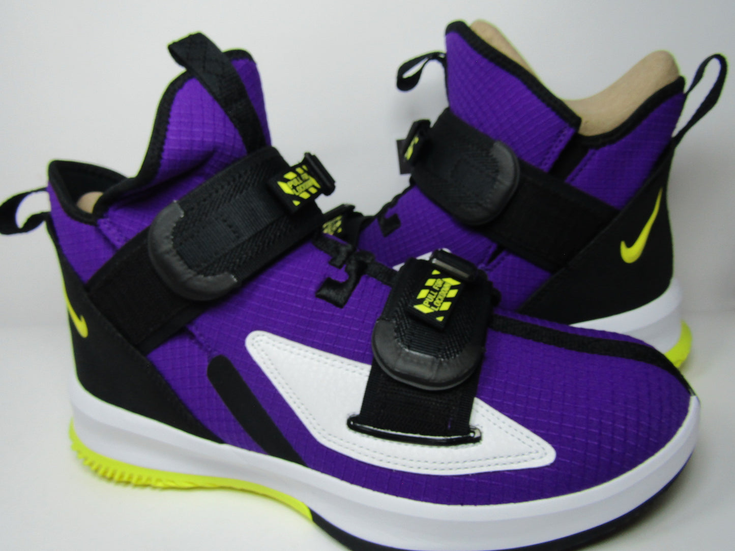 LEBRON SOLDIER 13 LAKERS PURPLE EDITION EN CAJA