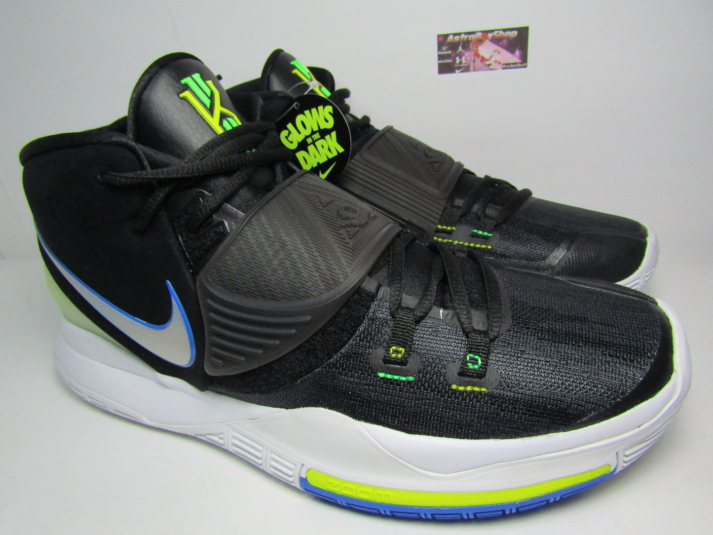 KYRIE IRVING 6 GLOW IN THE DARK FOSFORECENTES EN CAJA