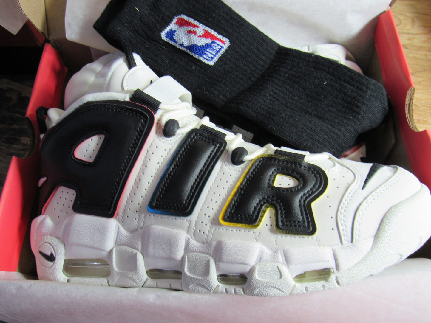 PIPPEN AIR MORE UPTEMPO "PRIMARY COLORS" EN CAJA
