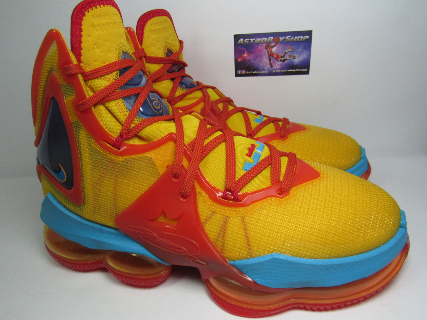 LEBRON 19 TUNE SQUAD SPACE JAM 2 EN CAJA