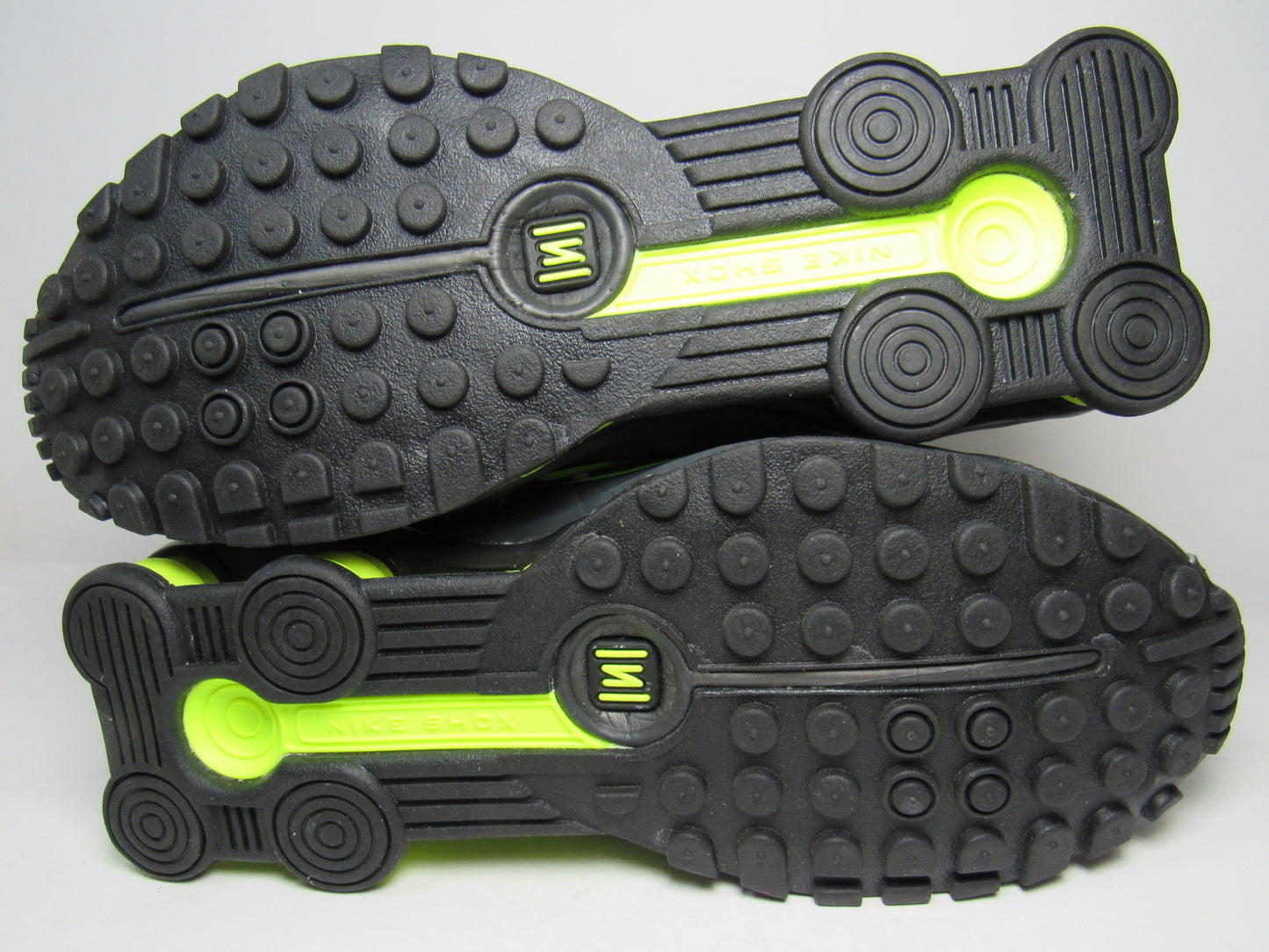 NIKE SHOX R4 BLACK VOLT EDITION