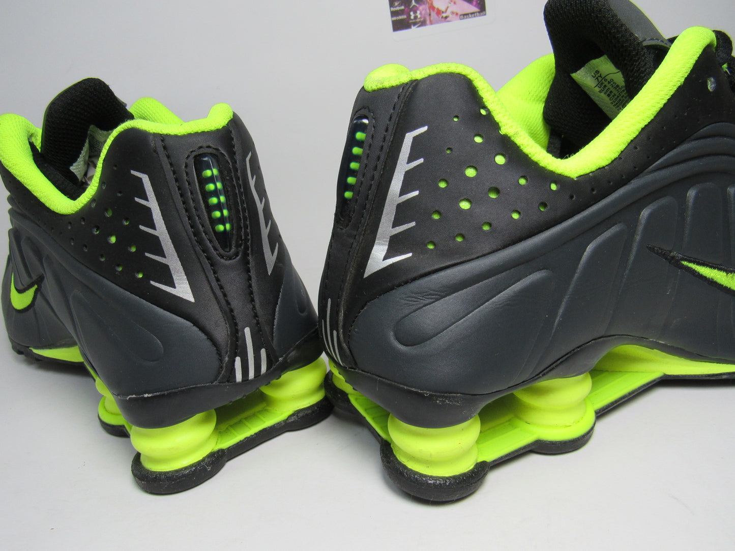 NIKE SHOX R4 BLACK VOLT EDITION