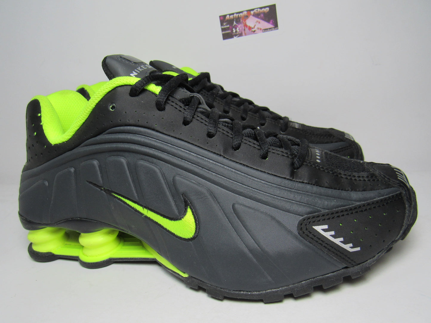 NIKE SHOX R4 BLACK VOLT EDITION